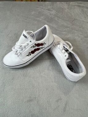 VANS Ward Women's sz 9.5 Rose Embroidered Canvas Sneakers Bridal Floral Like New